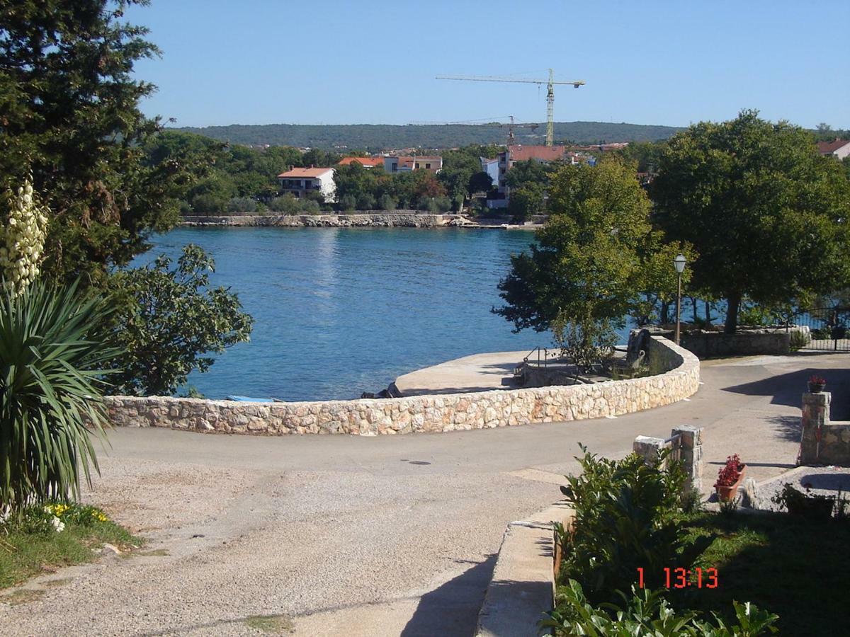 Vila Kraljica Malinska Exterior photo